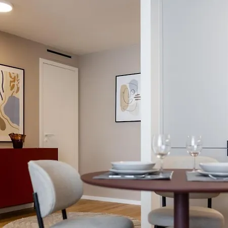 Modern 1-bedroom In Vydrica Near Castle Appartamento *