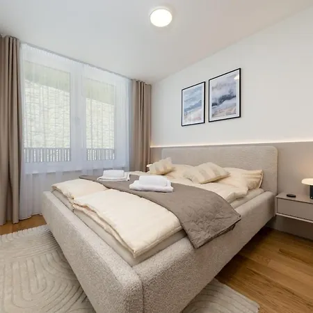 Modern 1-bedroom In Vydrica Near Castle Appartamento *